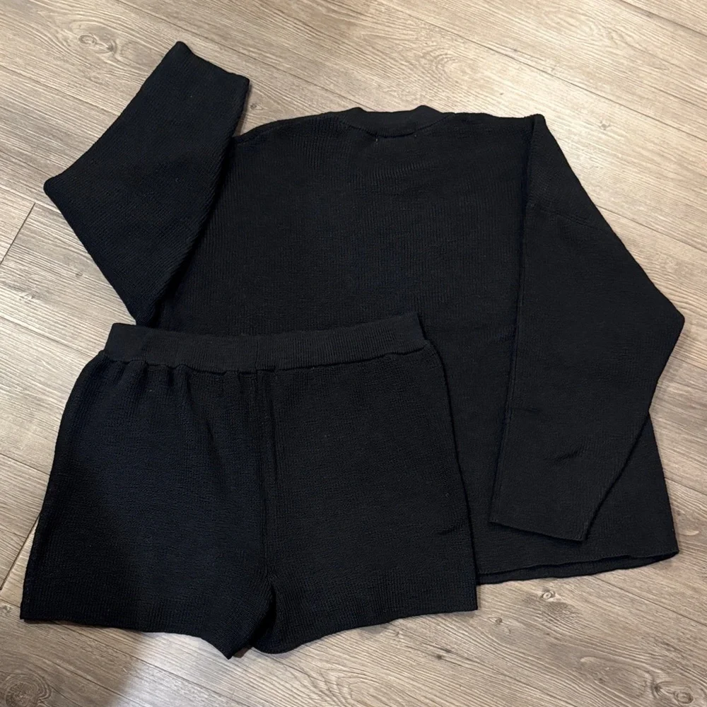 🆕 Zenana Outfitters Low Key Luxe Sweater and Shorts Set. Brand New!💥 - Picture 2 of 3